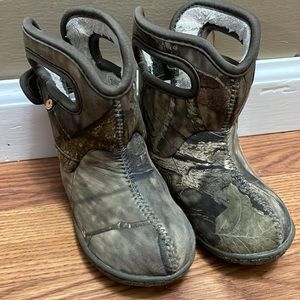 Soft cozy lining! Used only one season!